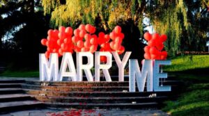 Marriage-proposal-Miami-balloon-deco